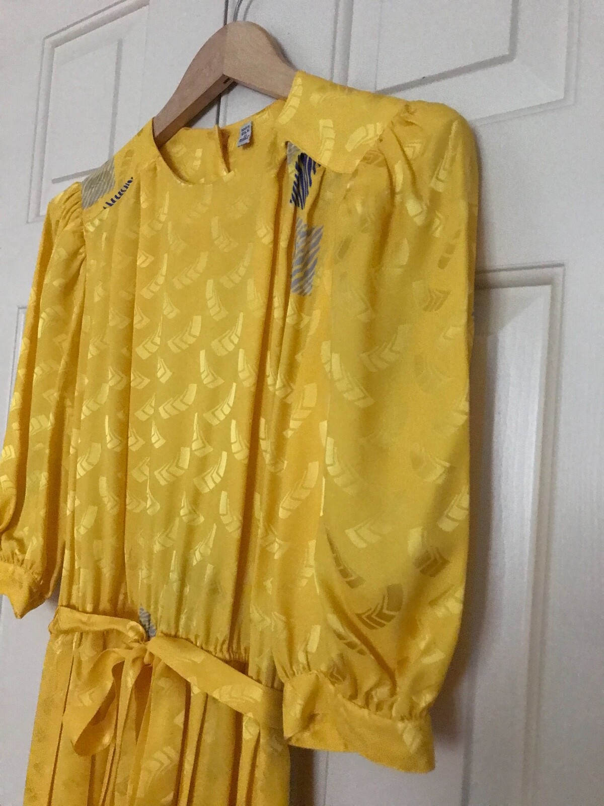 NWTT – ELEGANT and BEAUTIFUL 100% SILK MIDI PLEATED DRESS, Size 6