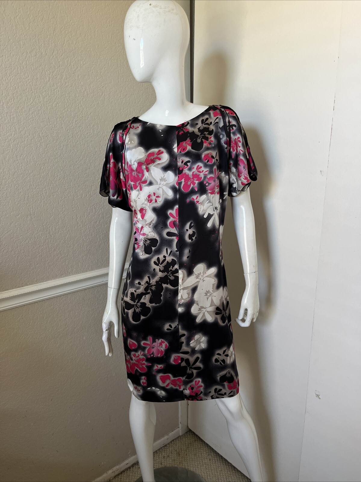 ESCADA Black/Pink/Gray/Silver Floral Short Sleeve Silk Lined Shift Dress Sz 36