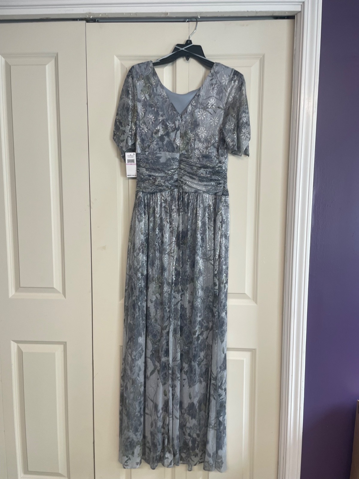 Shimmering silver Pleated Fabric: Soft, lightweight material