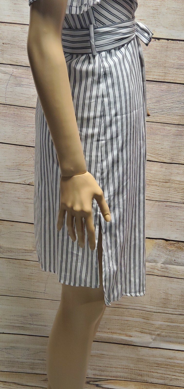 NWT VERY J M WHITE GRAY STRIPE V-NECK SURPLICE CUFFED HI-LOW BELTED BOHO DRESS
