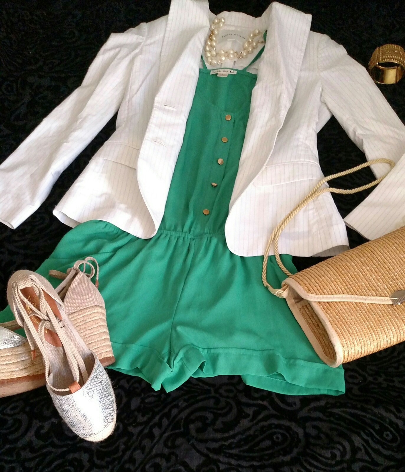 DOUBLE ZERO womans Large green Romper 2 front pockets 100% poyester
