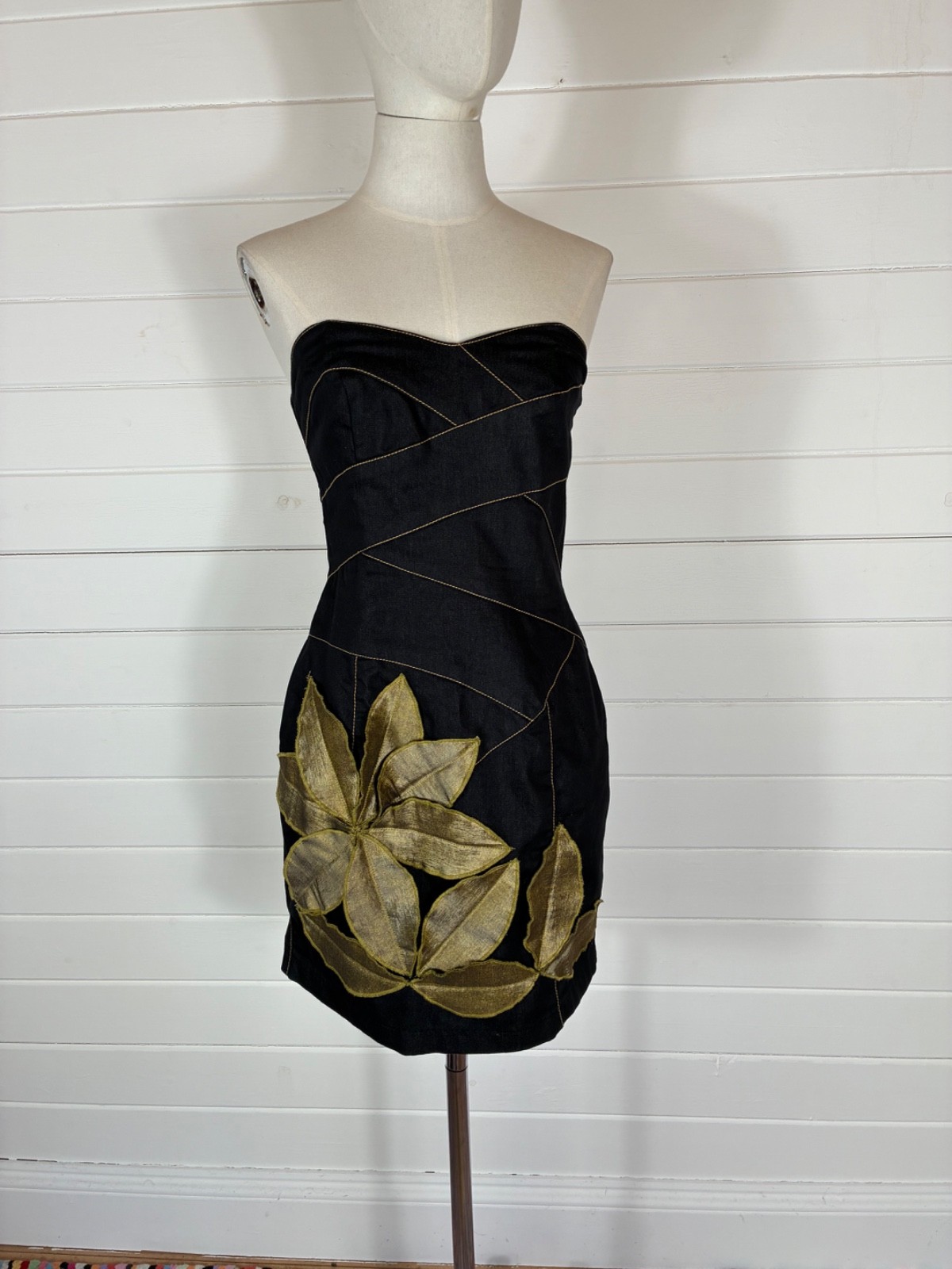 JESSICA McCLINTOCK SIZE 8 STRAPLESS MINI DRESS APPLIQUE DETAIL