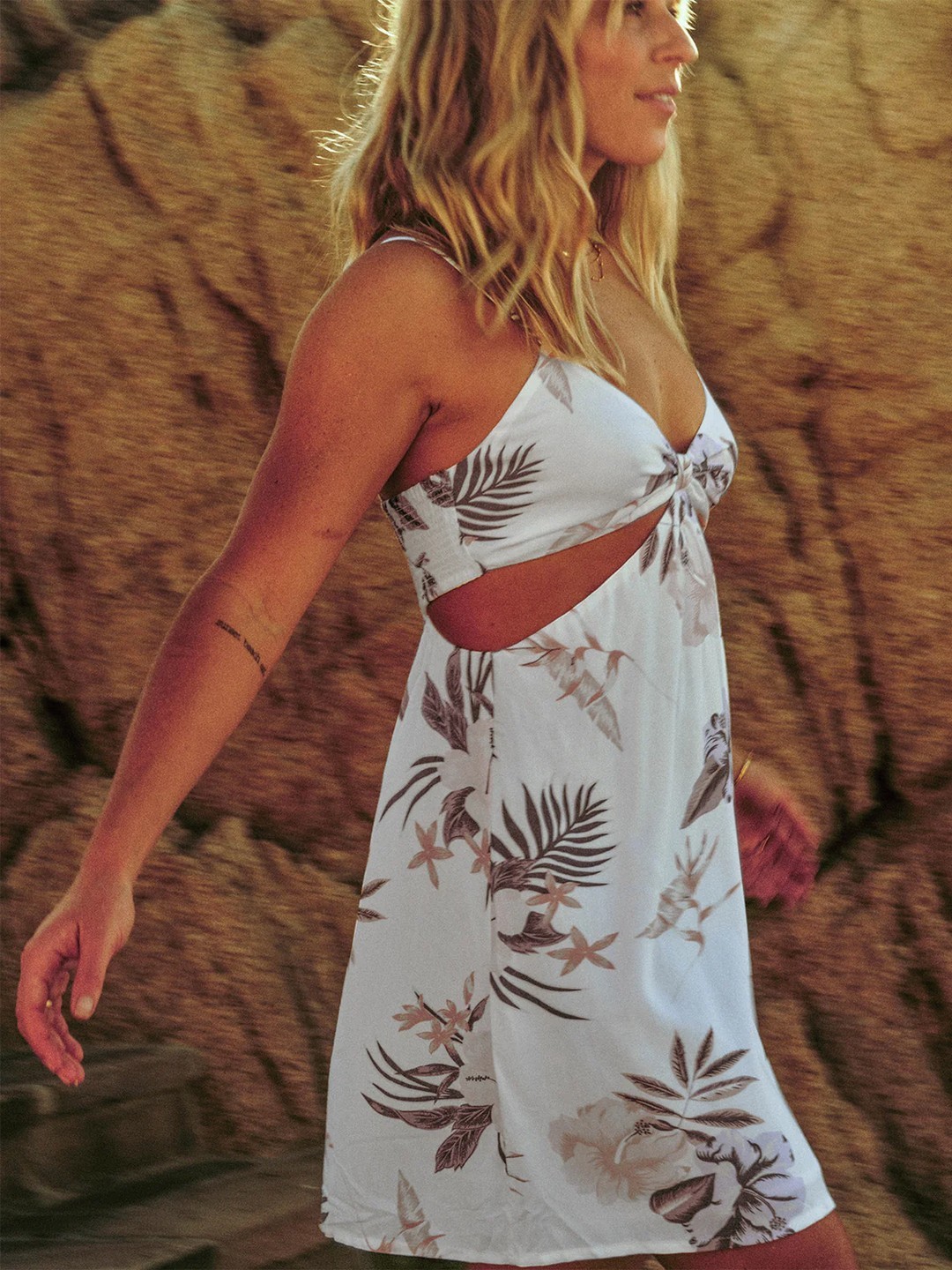 NWOT Volcom®️ x Coco Ho Cutout Dress Sz XS Adjustable Straps Knotted Chest