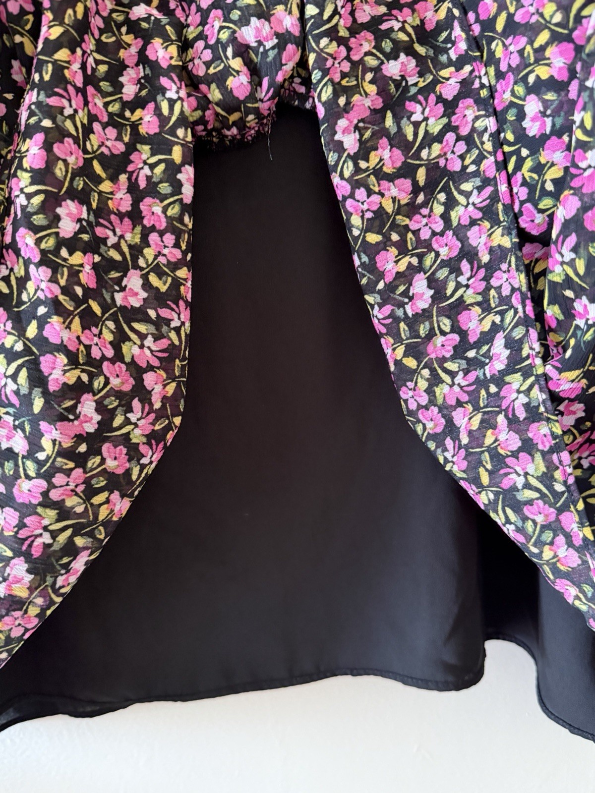 CeCe Floral Tiered Mini Dress Large Pink Black Puff Sleeve Ruffle V-Neck Boho