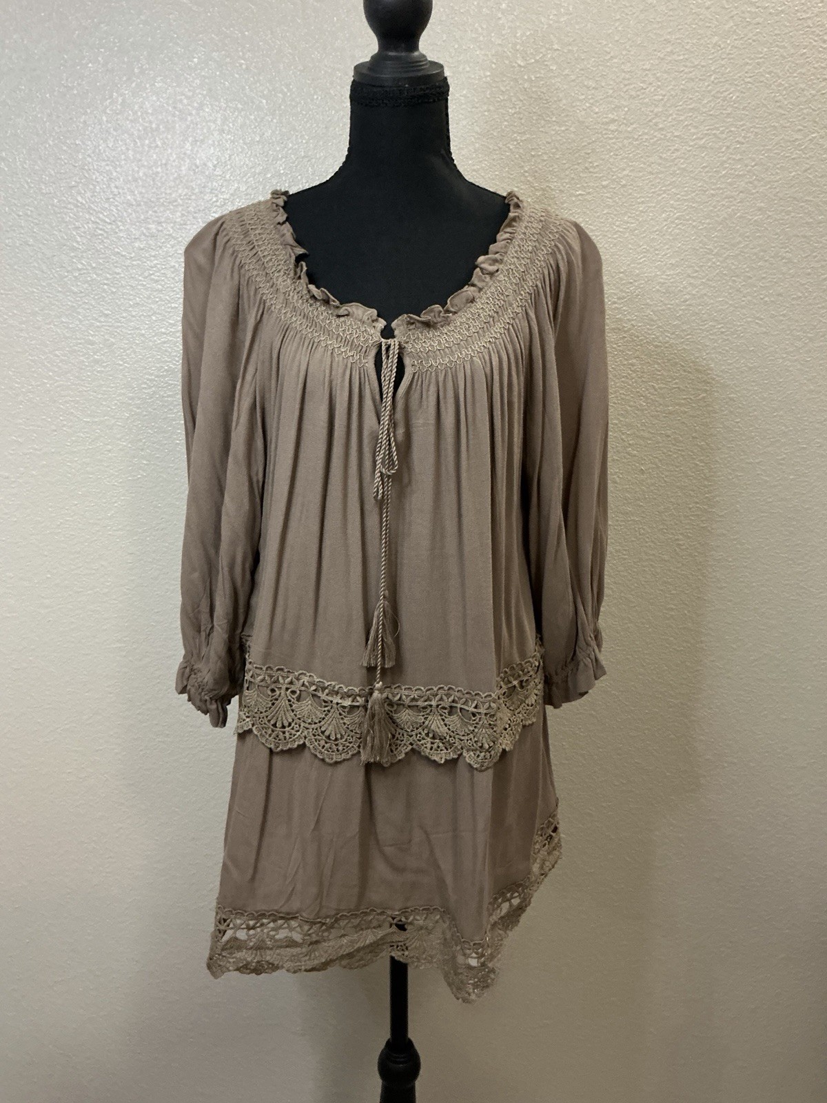 JJ’s Fairyland Taupe Solid Round Neck Lace Ruffle Smocked Tie Dress L