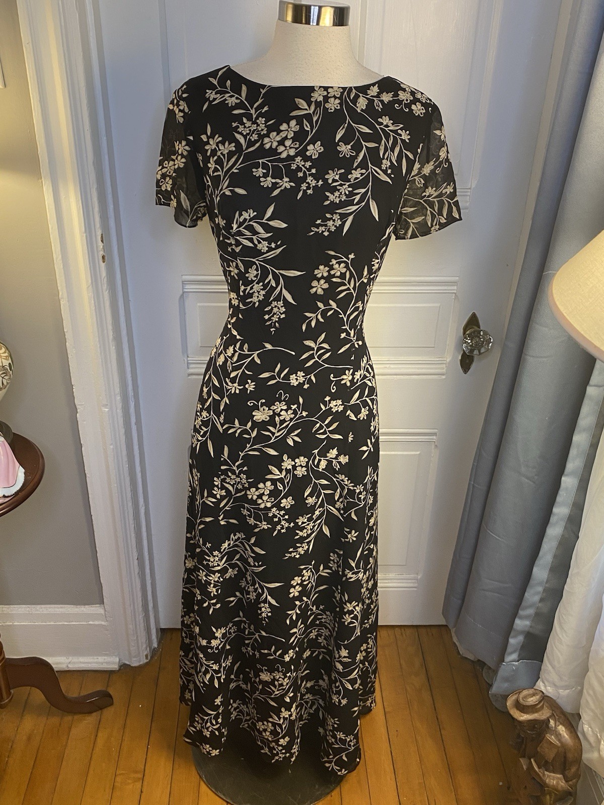 DAVID WARREN NEW YORK LONG 100% SILK BLACK WITH BEIGE FLORAL DESIGNS DRESS-SIZE8