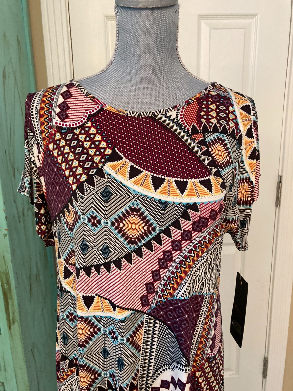 ESPRESSO, NWT, STRETCHY, COLD SHOULDER SLEEVE, SHIFT TYPE DRESS, MEDIUM