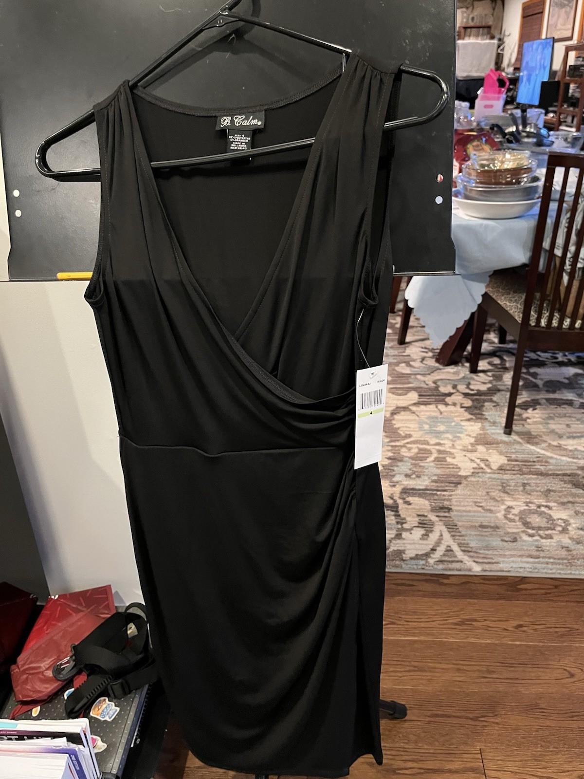 R. Palmer Women’s 8 Black Solid V-Neck Sleeveless Draped Sheath Knee Dress