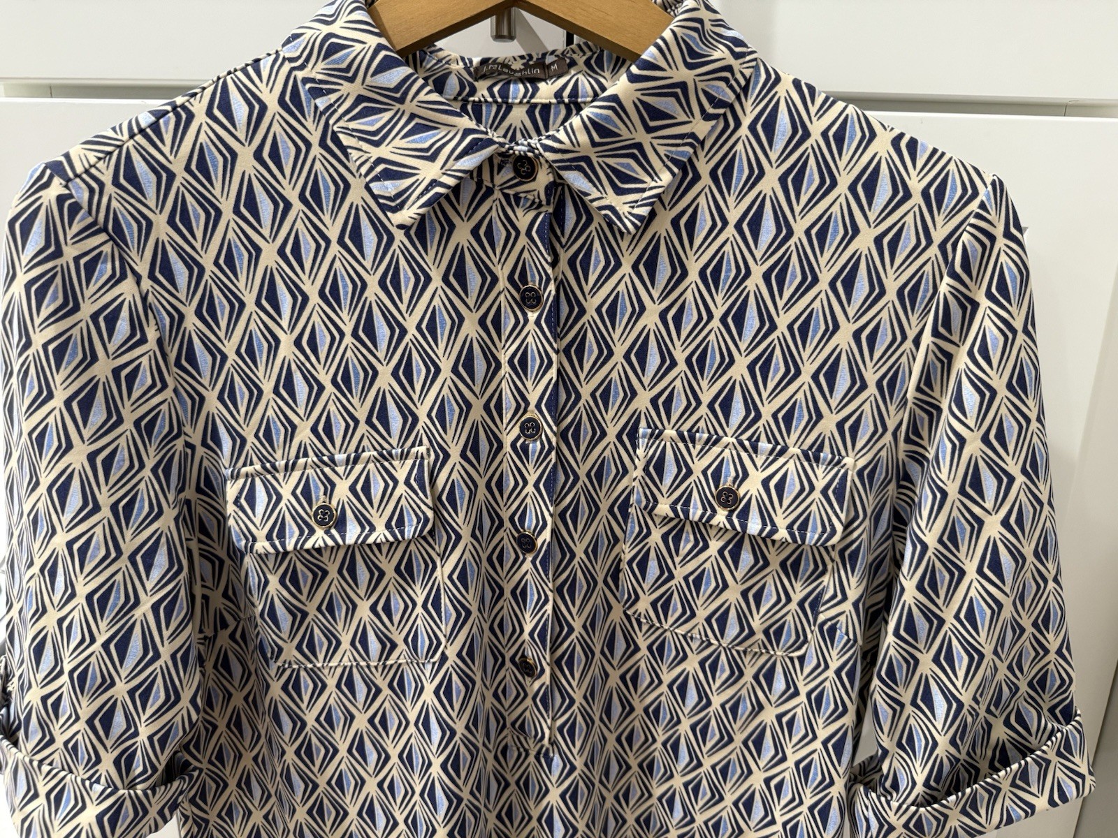 J. McGlaughlin Women’s M Blue Cream Pattern Dress Gold Blue Buttons Cuff Sleeve