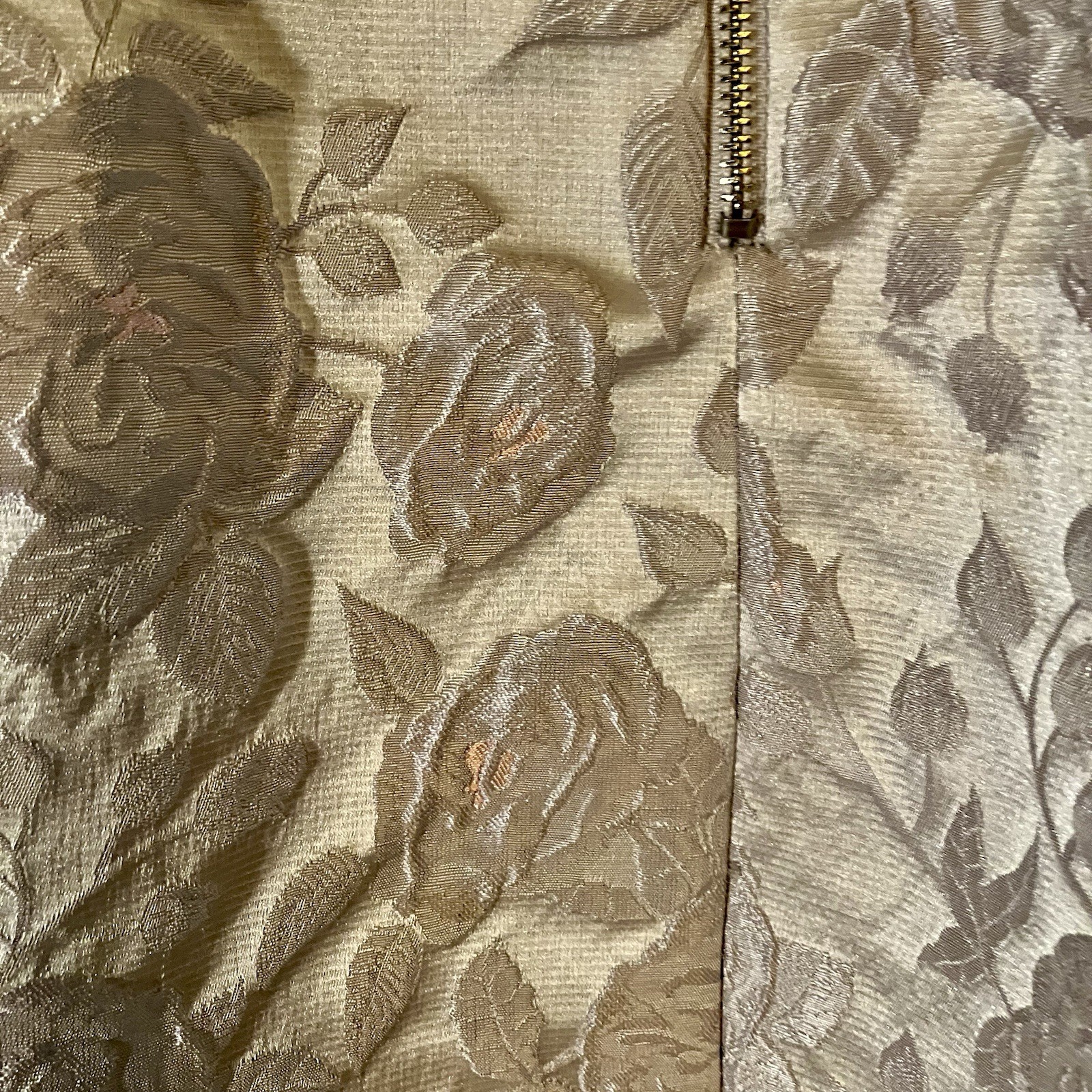 GLAMOUR by Gabriella Skye Size 12 Ivory/Silver Floral Jacquard V-Neck A-Line
