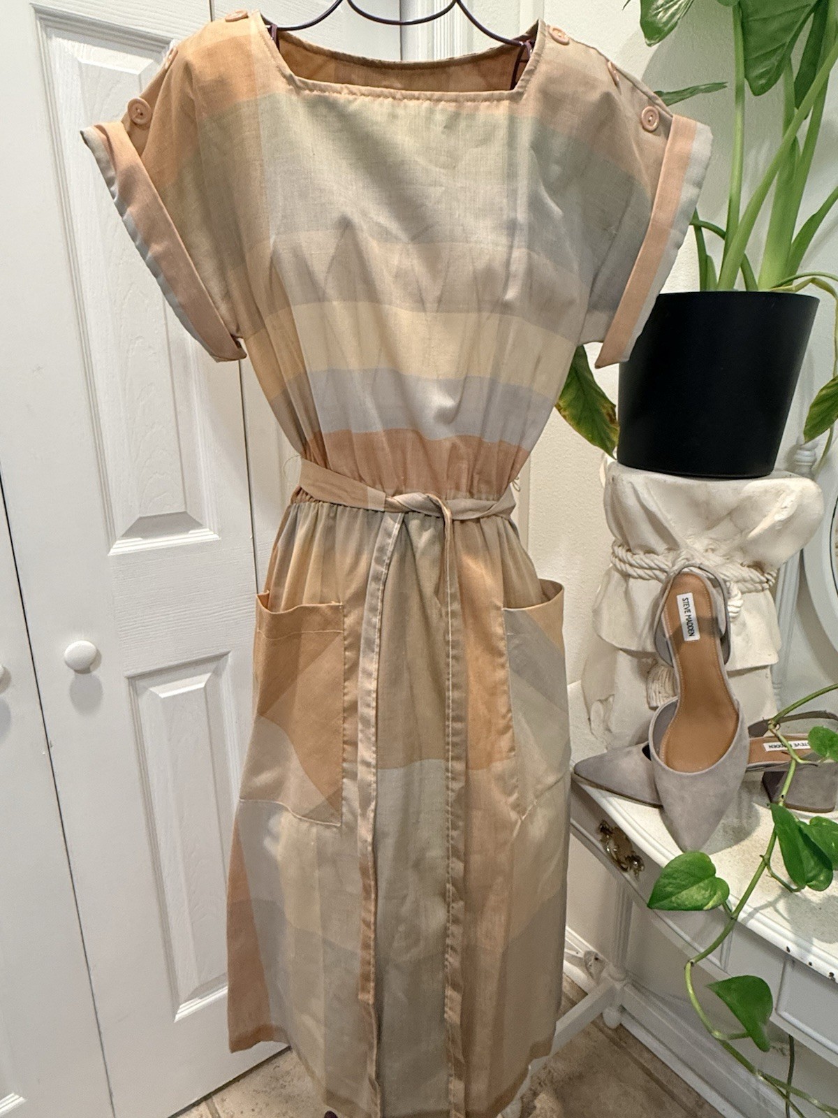 VintageWomen’s Beige Tan Gray Striped Square Neck Cap Sleeve Midi Shirt Dress 11