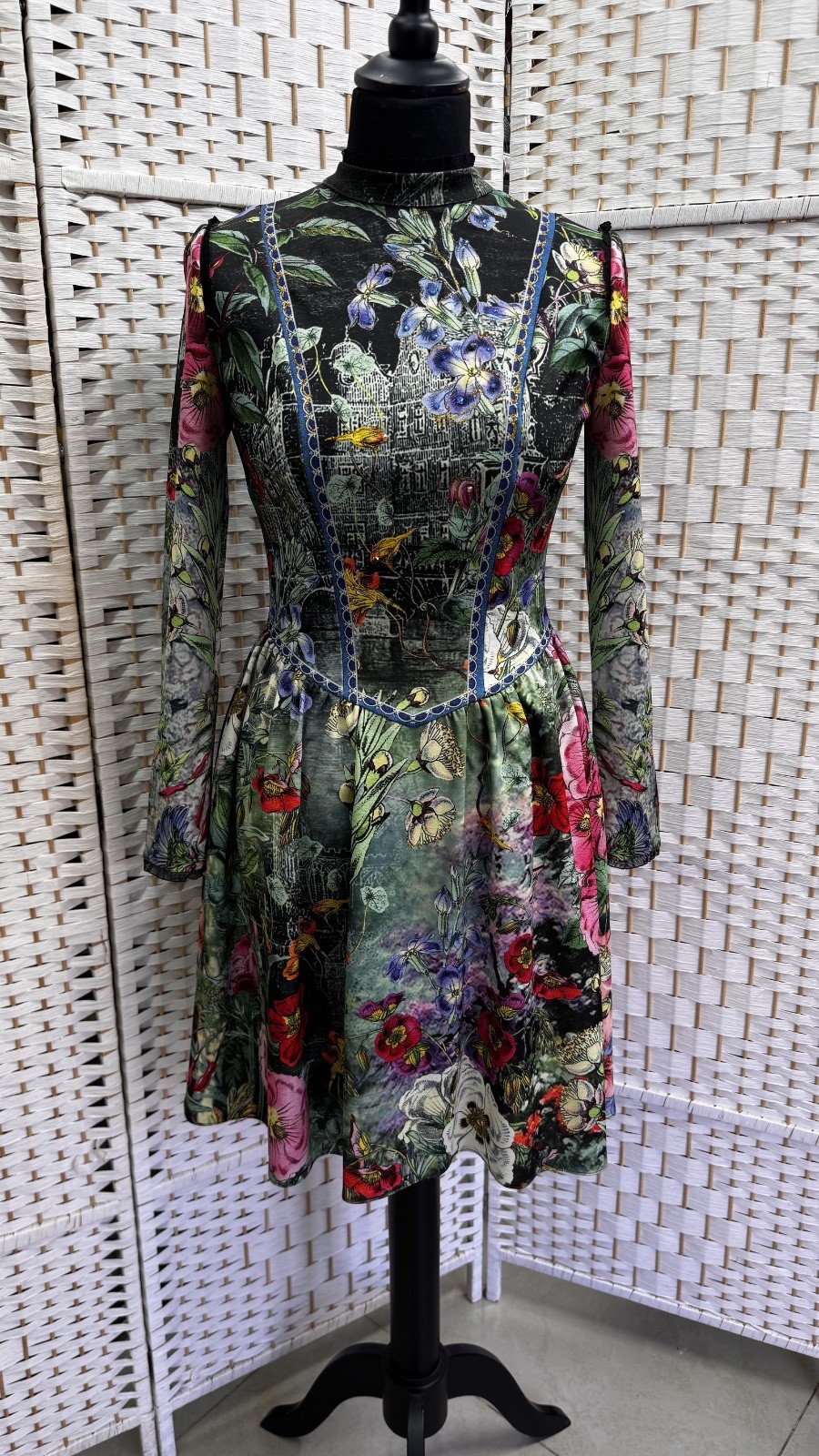 Michal Negrin Elegant Floral And Crystals Dress Size – 36 – NWT