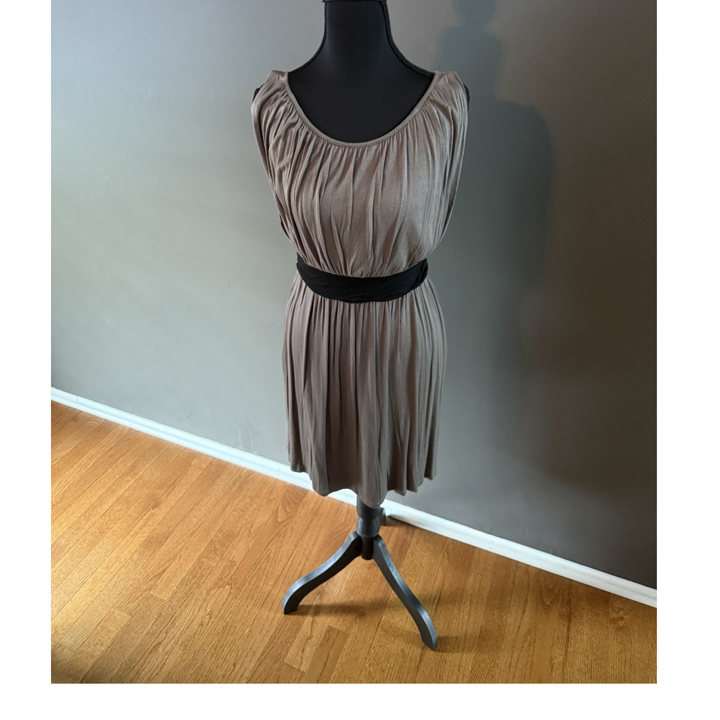 one clothing Brown A-Line Knee Dress Scoop Neck Sleeveless Pleated Rayon M