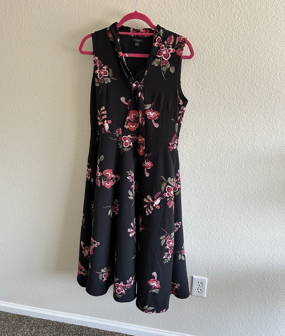 Ann Taylor Factory Women’s 8 Black Floral Sleeveless V-Neck A-Line Dress