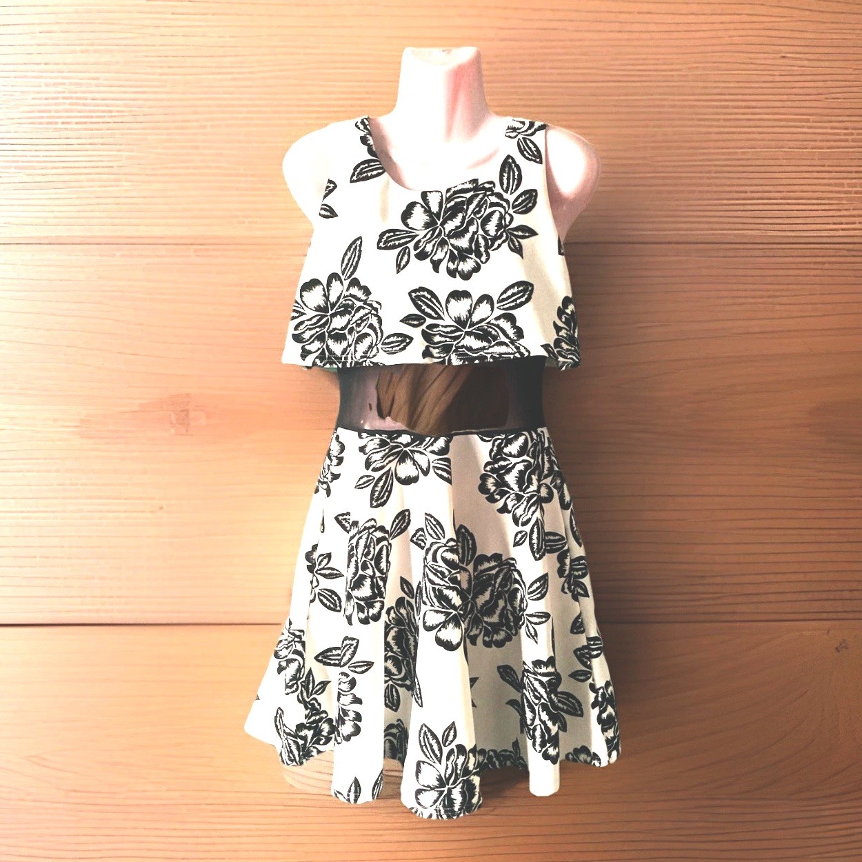 Ladies Evita Black Cream Floral Flocked Dress Occasion Net Midrif Size 12 BNWOT