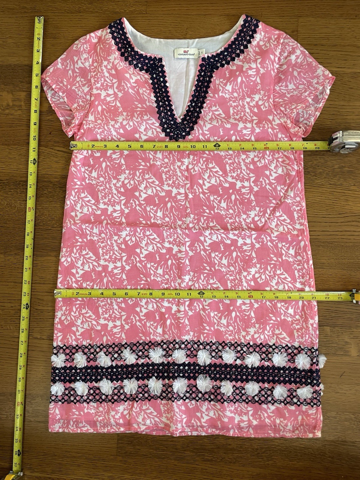 Vineyard Vines, Dress Women’s size 6, Pink floral with navy trim pullover.