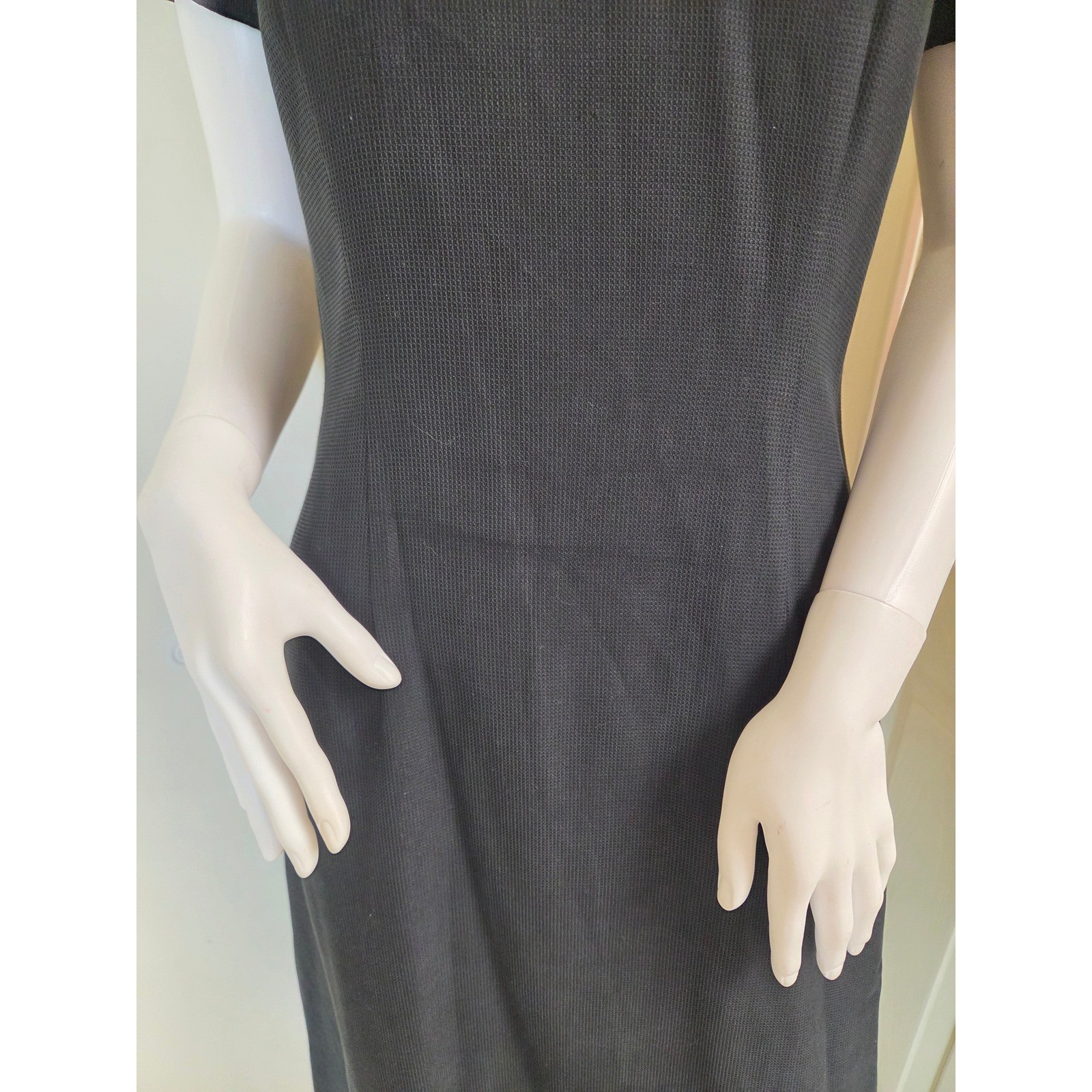 Finity Black 100% Silk Short Sleeve Midi Dress Size 4 Textured Crew Neck Lining