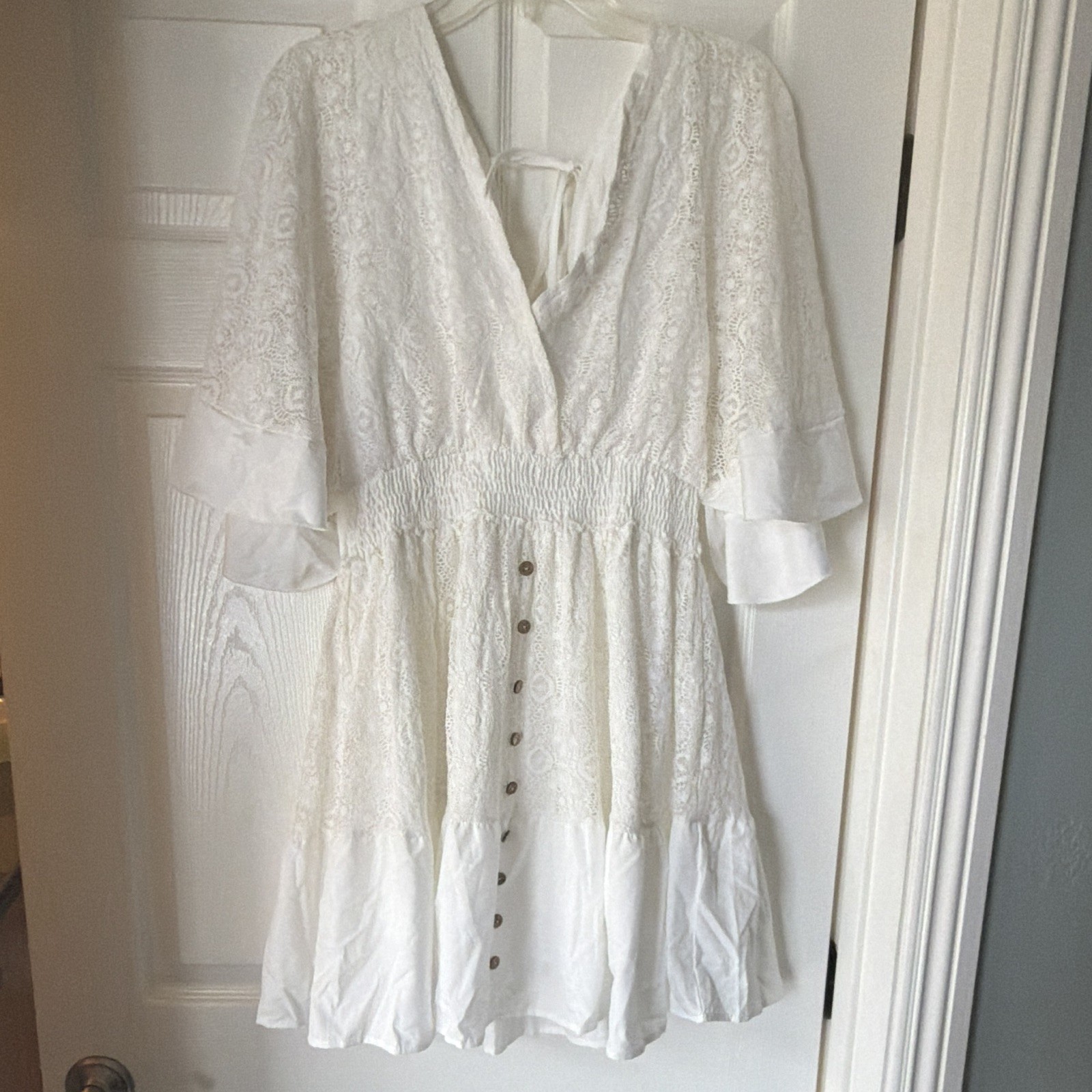 Womens White Solid Lace V-Neck Button Front Smocked Waist Short Dress L Regular