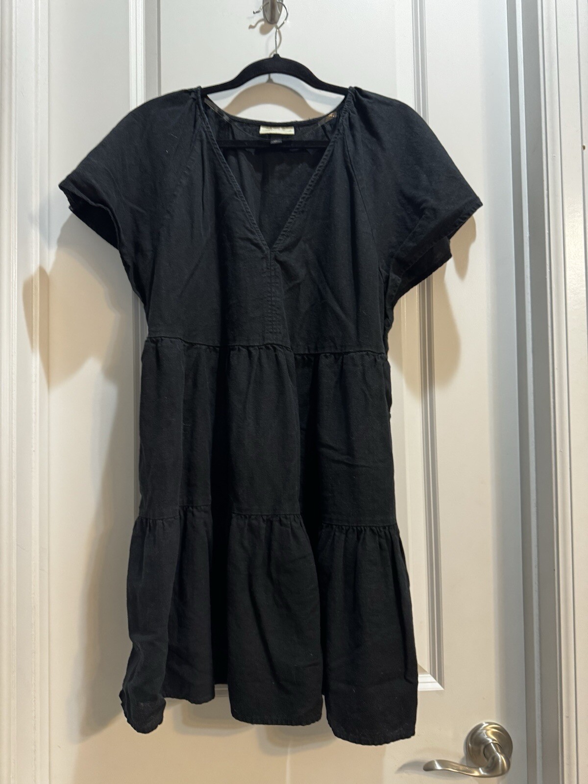 Universal Thread Black Vneck Short Sleeve Tiered Dress Slide Pockets Large