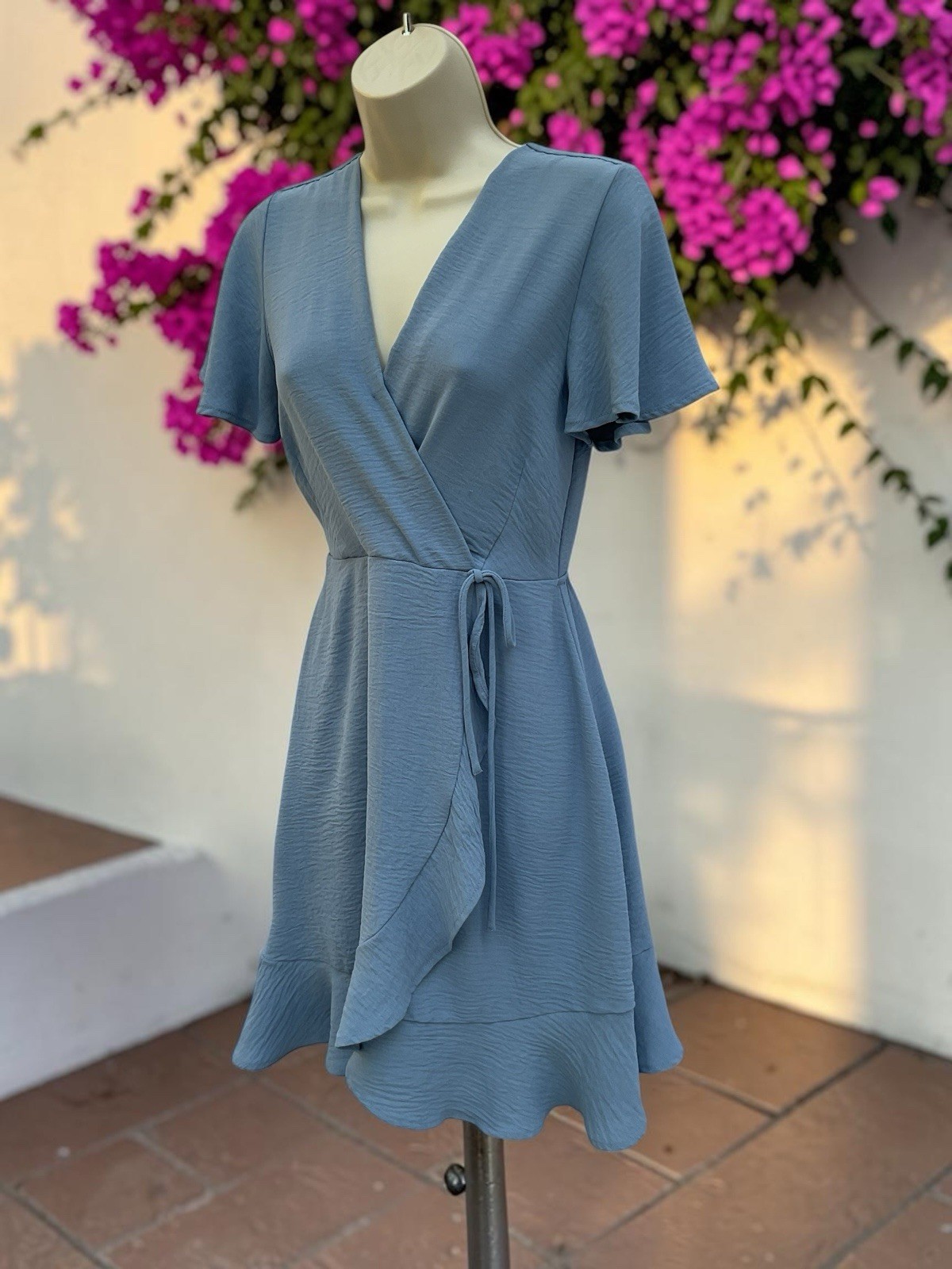Monteau Los Angeles Blue Faux Wrap Dress Womens Small Flutter Sleeve Ruffle Hem