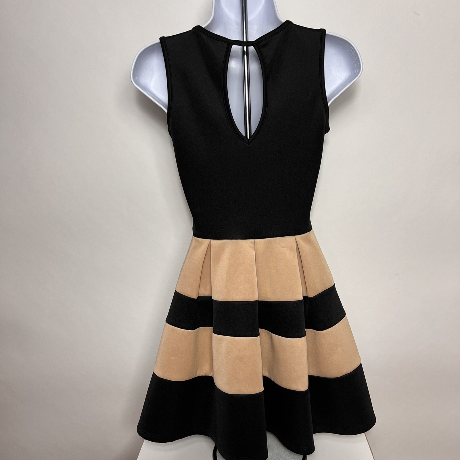 Windsor A-Line Dress Small Black Pullover Stretch Sleeveless Scoop Neck Pleated
