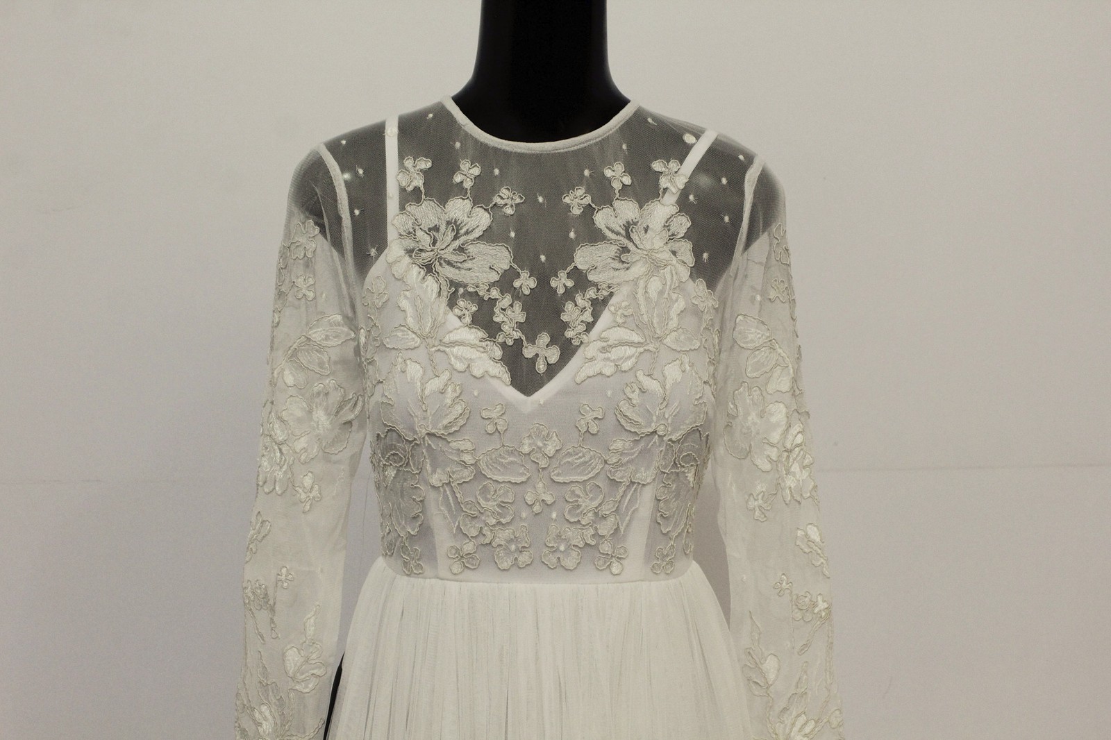 ASOS Women’s Long Blouson Sleeve Embroidered Wedding Dress MP7 White Size US:0