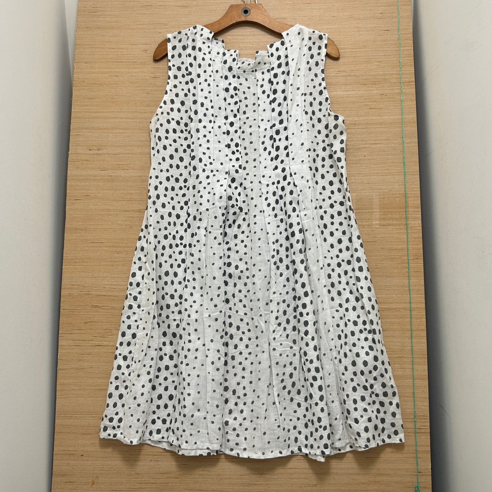 White Black Polka Dot Pintuck Pleated Linen Blend Sleeveless Shift Dress Pockets