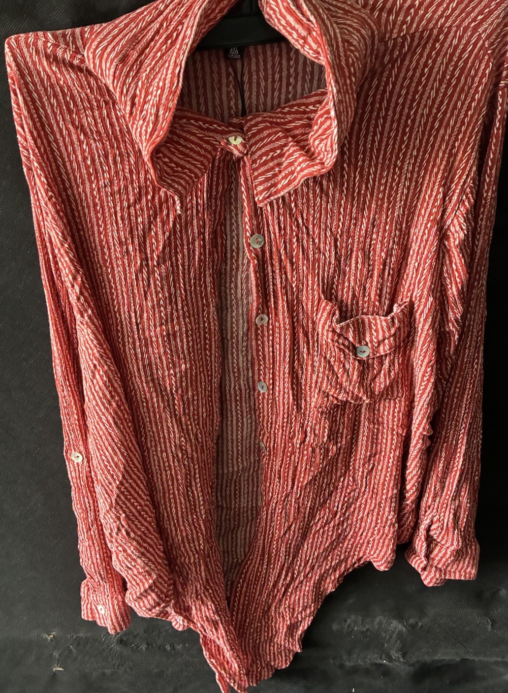 red and white striped button-up shirt features a textured waffle-knit fabric 3xL
