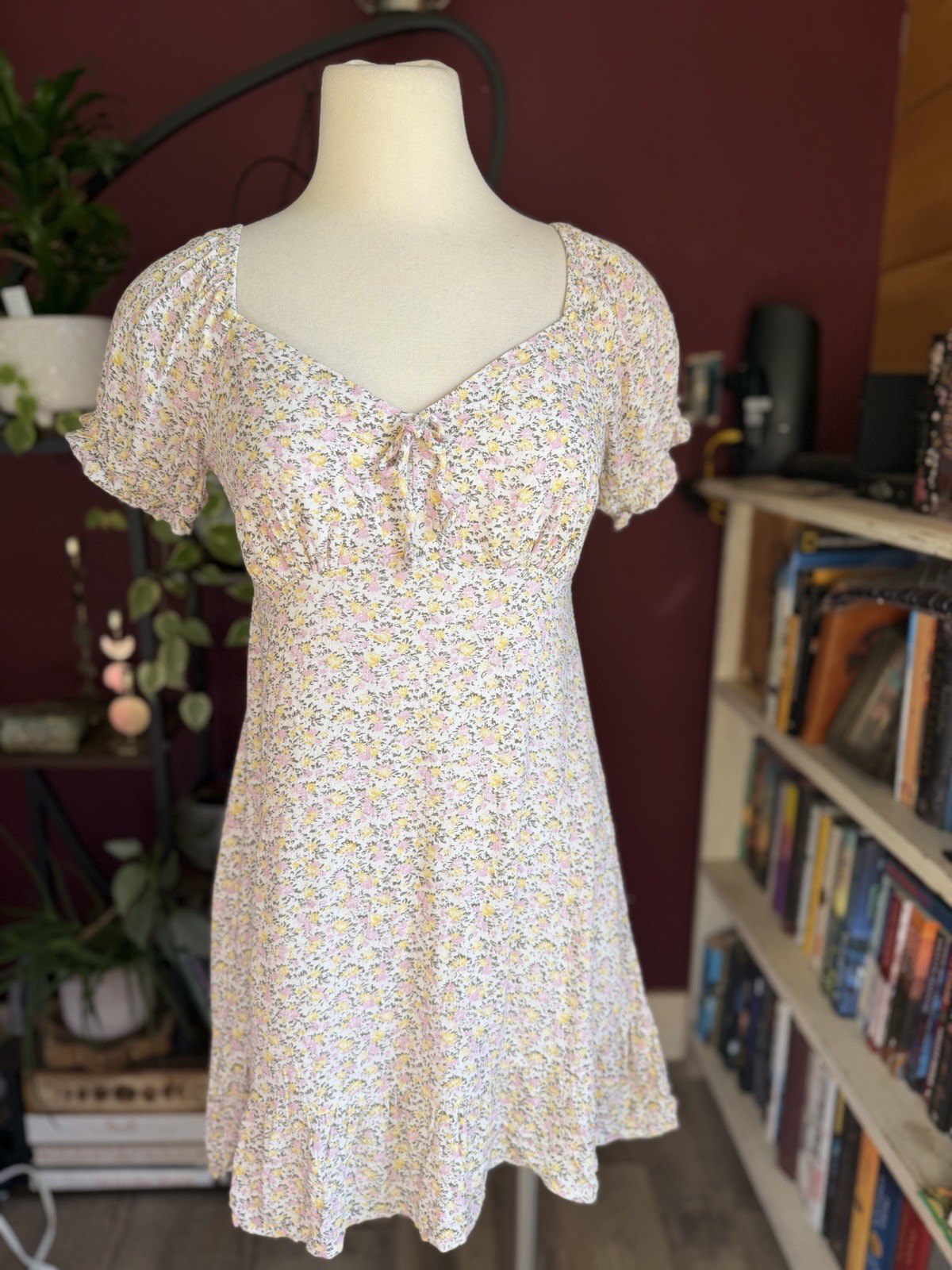 Cottage Core Princess White Pink Yellow Floral Cutout Back Women’s Dress S Sm