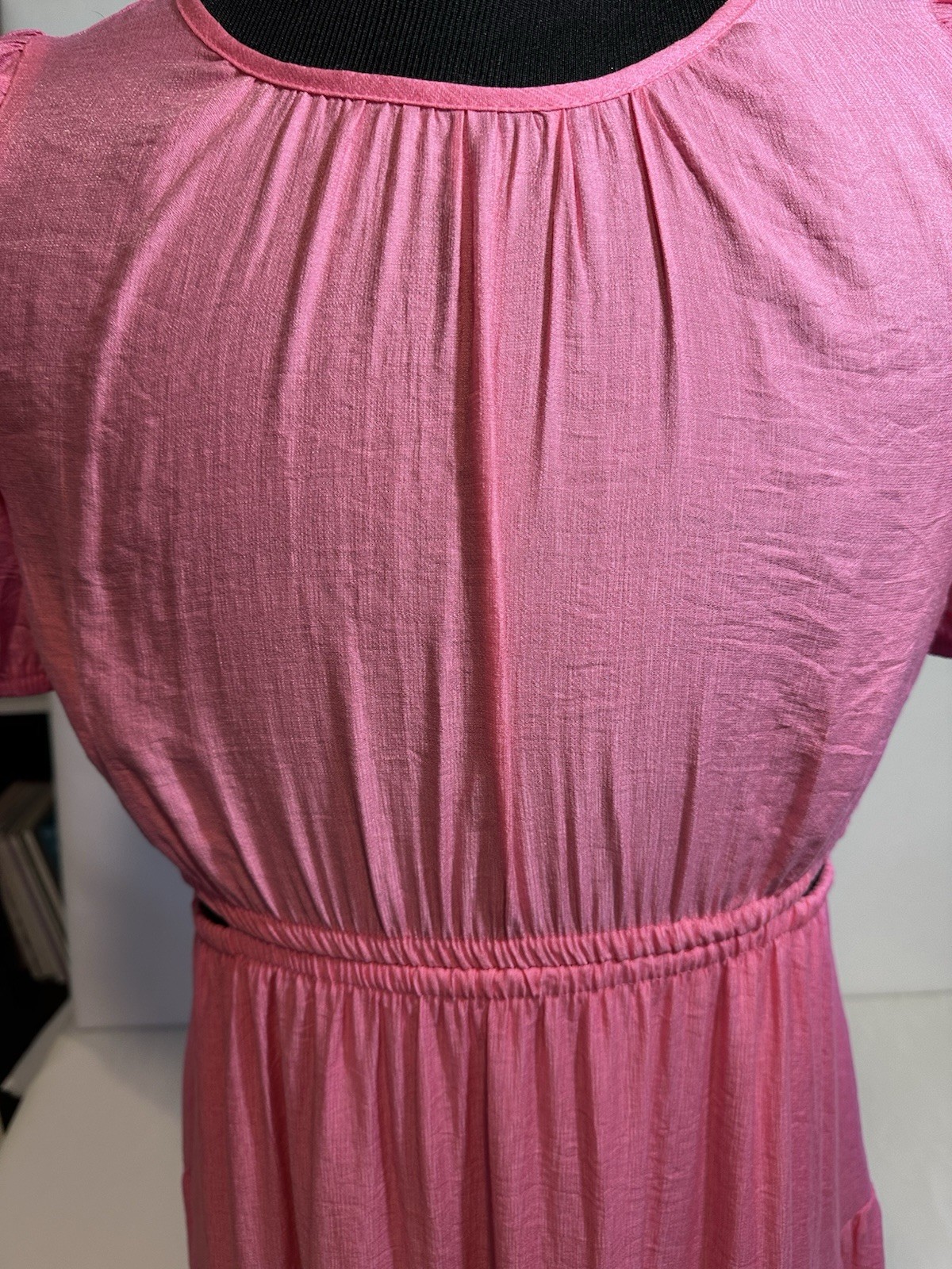 BLU PEPPER SPLIT OPEN BACK DRESS SIZES 1 Small, 1 Medium, 1 Large