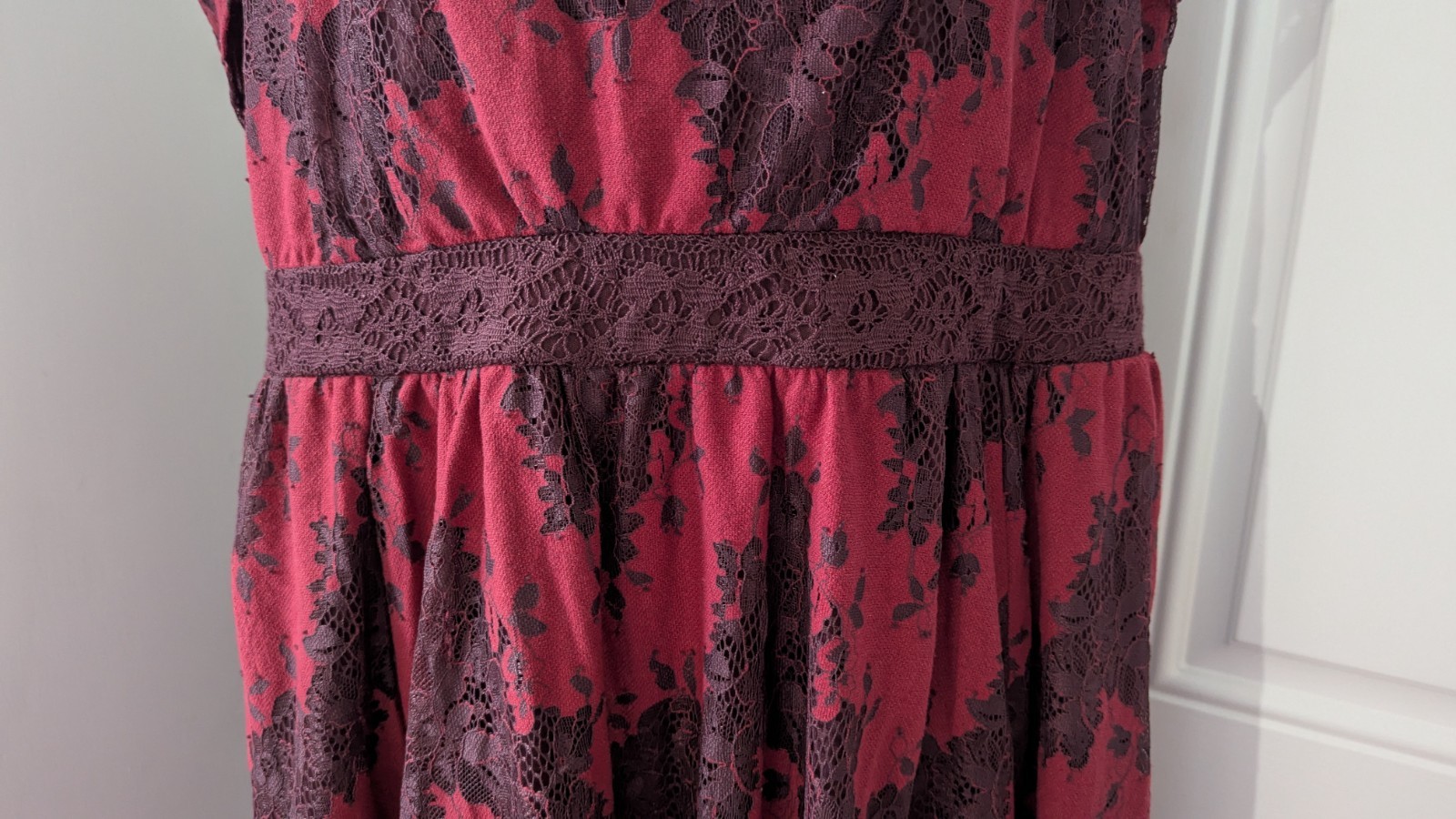 Torrid Dress Size 2 18/20 NWT Two Tone Lace Tiered Hem Dress In Rhubarb Pockets