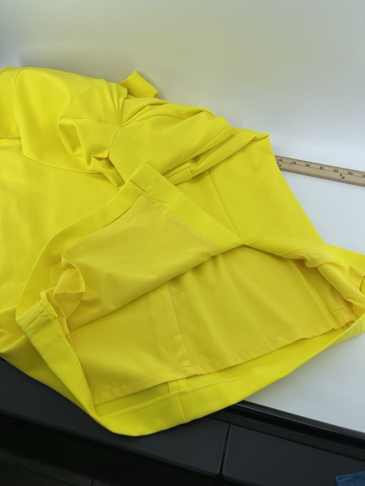 Antonio Melani Sheath Stretch Dress Womens Size 12 Yellow Sleeveless Lined