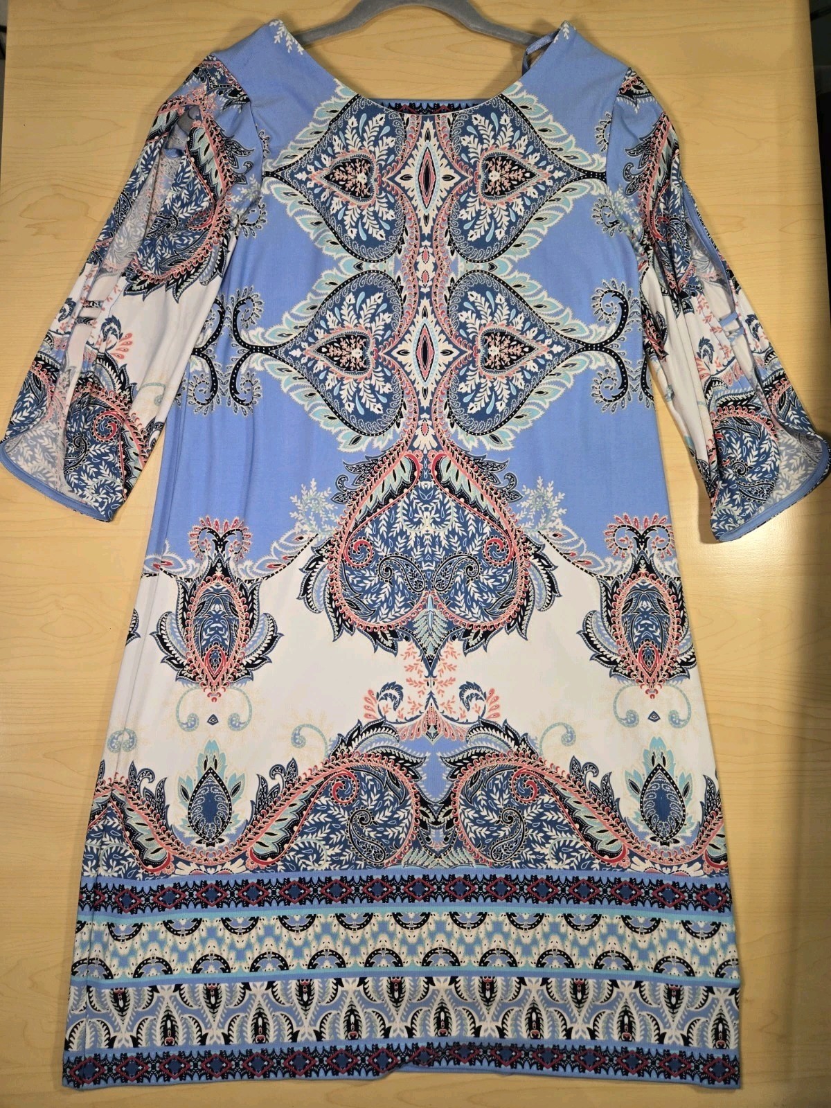 Roz & Ali Dress Womens Size 8 Blue White Pink Paisley Shift Knee Length Cut Out