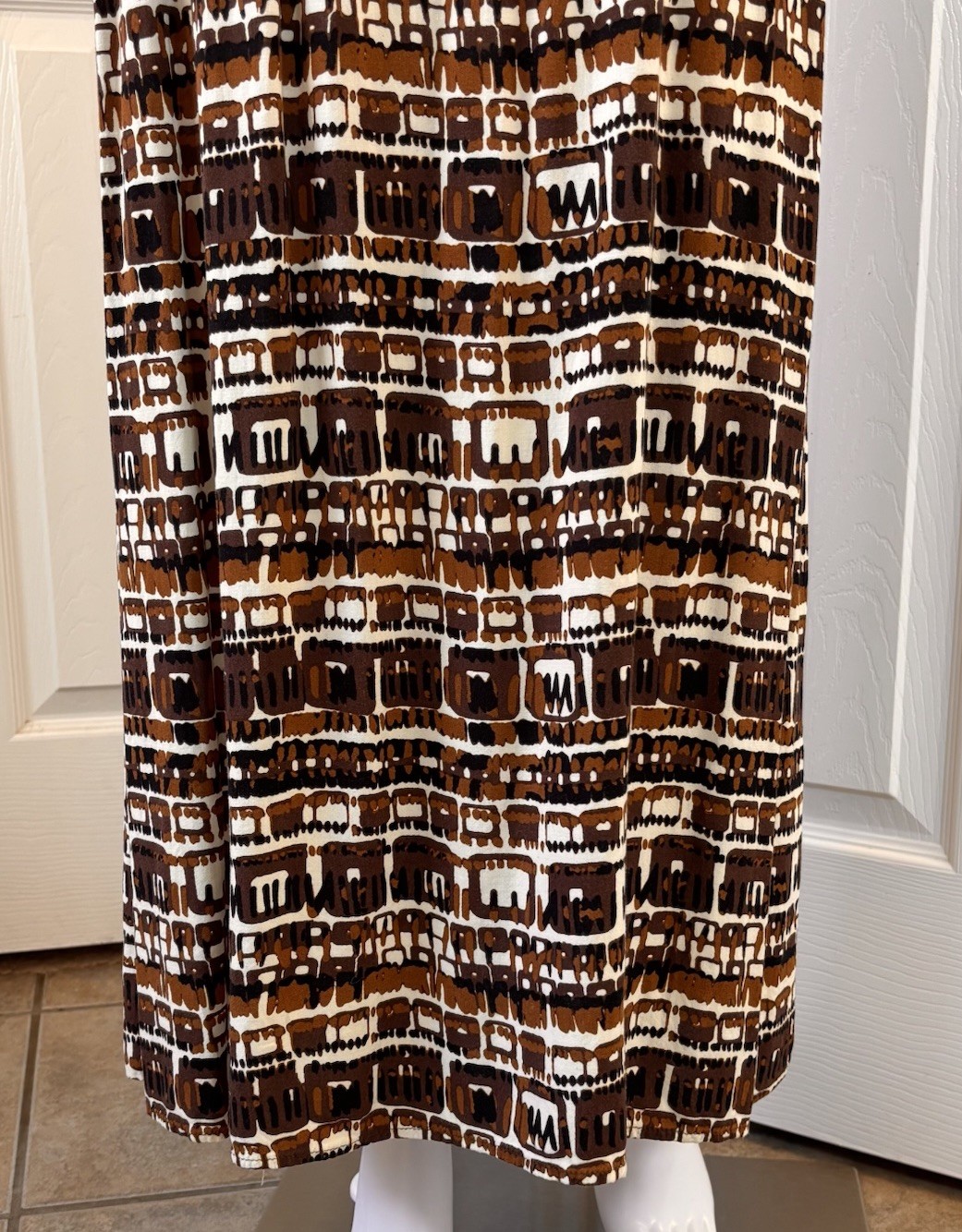 Elementz Petite Large Sleeveless Maxi Dress- Brown Geometric Print