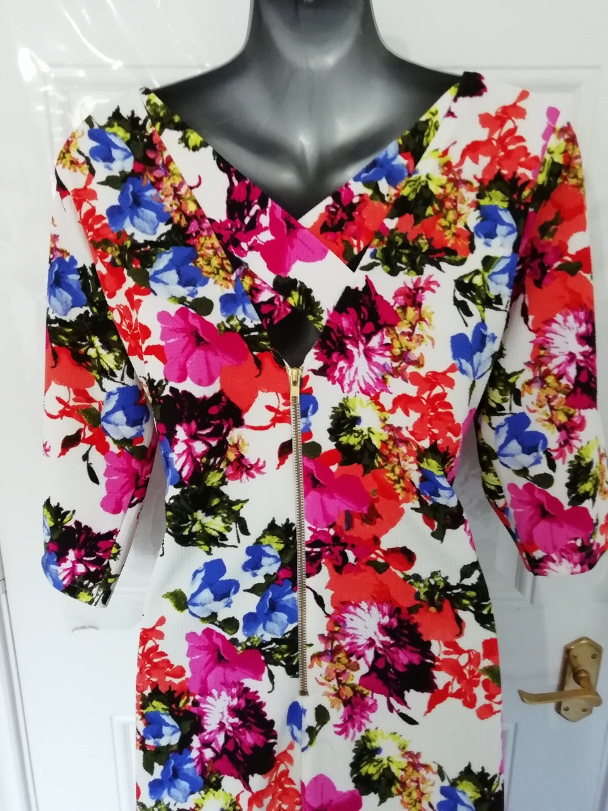 Lorraine JD Williams Size 18 White Multi Floral Textured Stretchy Dress Back Zip