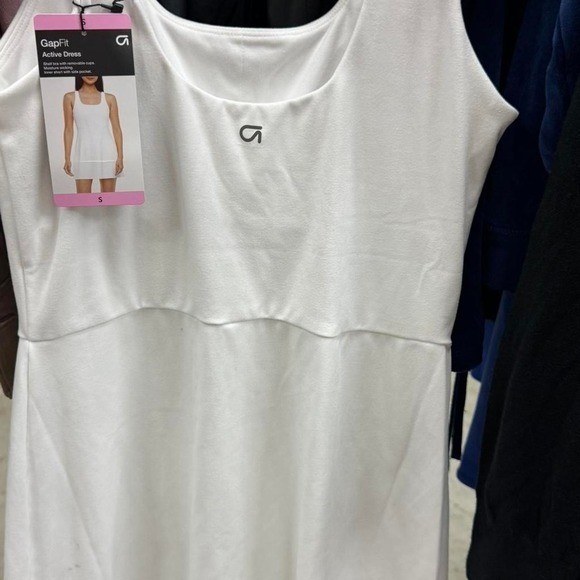 GapFit Active Dress White Moisture-Wicking Built-In Shorts NWT Size S