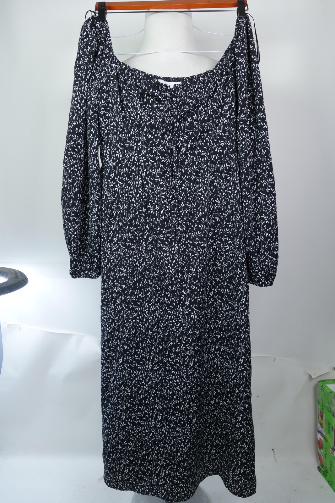 All In Favor Dress Womens Large Black Floral Smocked Midi Sundress Long Sleeve