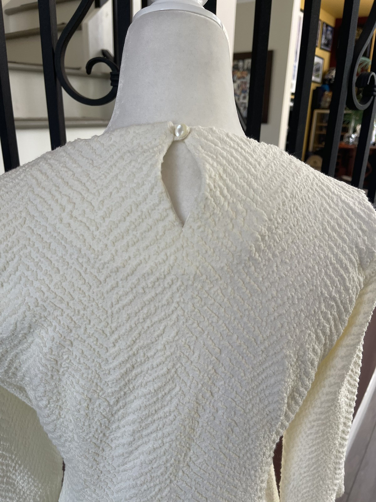 J.McLaughlin Cream Textured Knit Shift Dress XS Bell Sleeve Classic Elegant