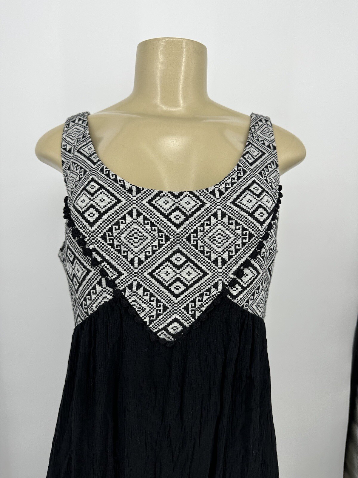 NEW Maurices Womens Size 5/6 Black/White Sleeveless Maxi Dress Cut Out Back ED9