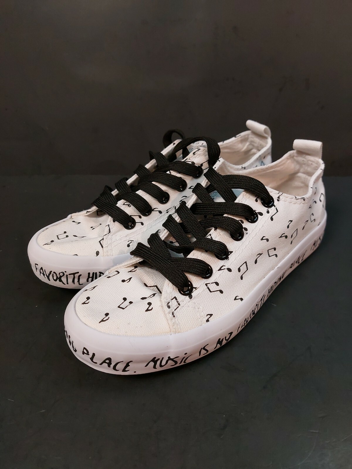 Hot Topic music note Shoes size 5 girls white black sneakers