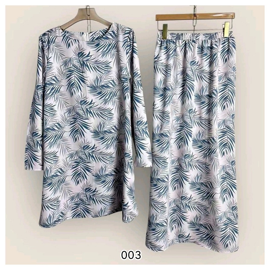 Baju Kurung Modern Traditional Attire Dress Small Flower Design YANNÉ
