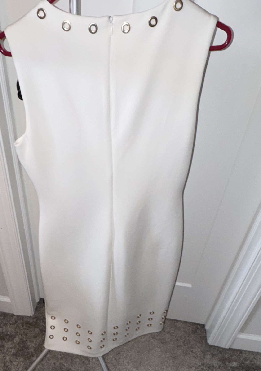 Calvin Klein White Solid Sheath Dress 10 Round Neck Grommet Zip Sleeveless