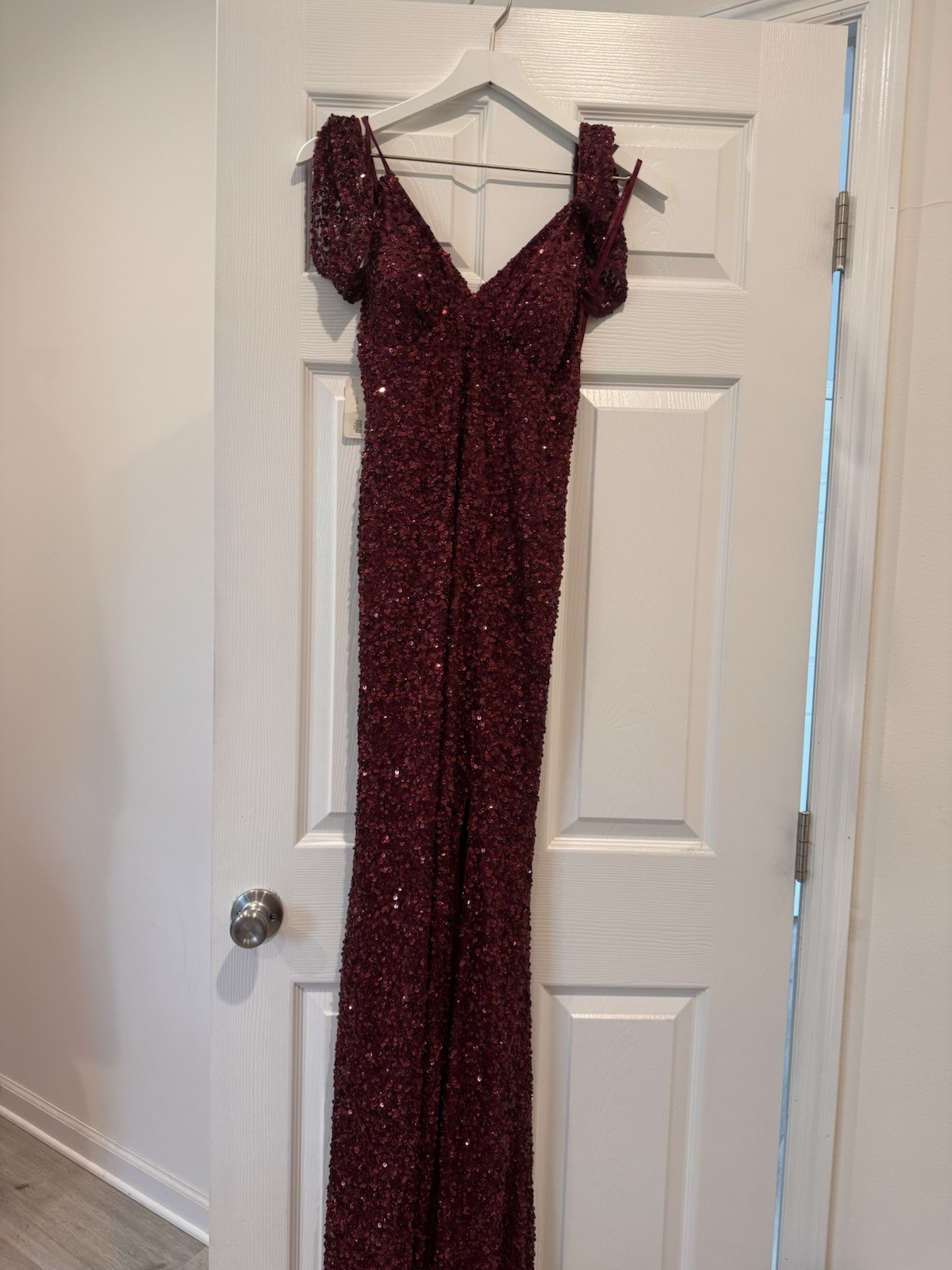 Scala Women’s Burgundy Sequin Mesh V-Neck Cold Shoulder Maxi Dress Long Size 4