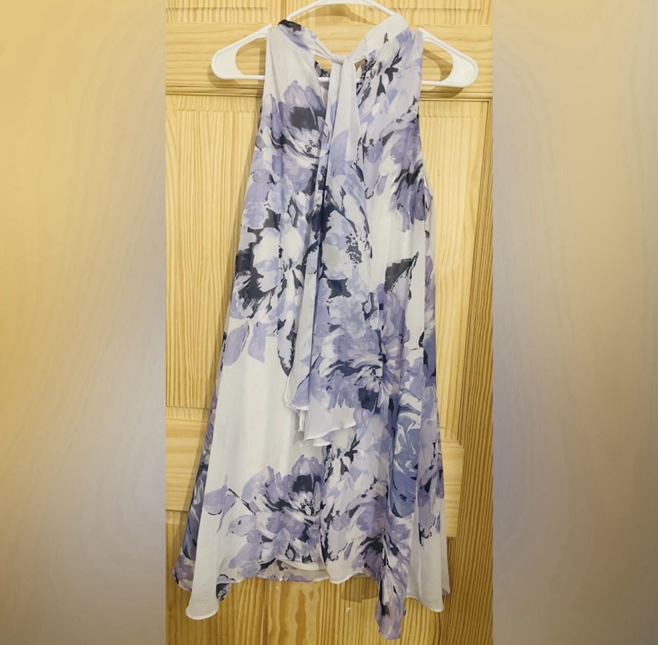 Bonito Vestido Floral Marca Robbie Bee En Color Blanco Y Purple Hecho Para Ti