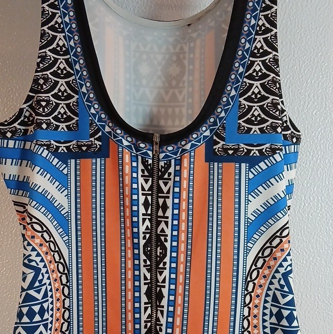 Jealous Tomato Geometric Bodycon Mini Dress Sz M Sleeveless Scoop Neck Zip