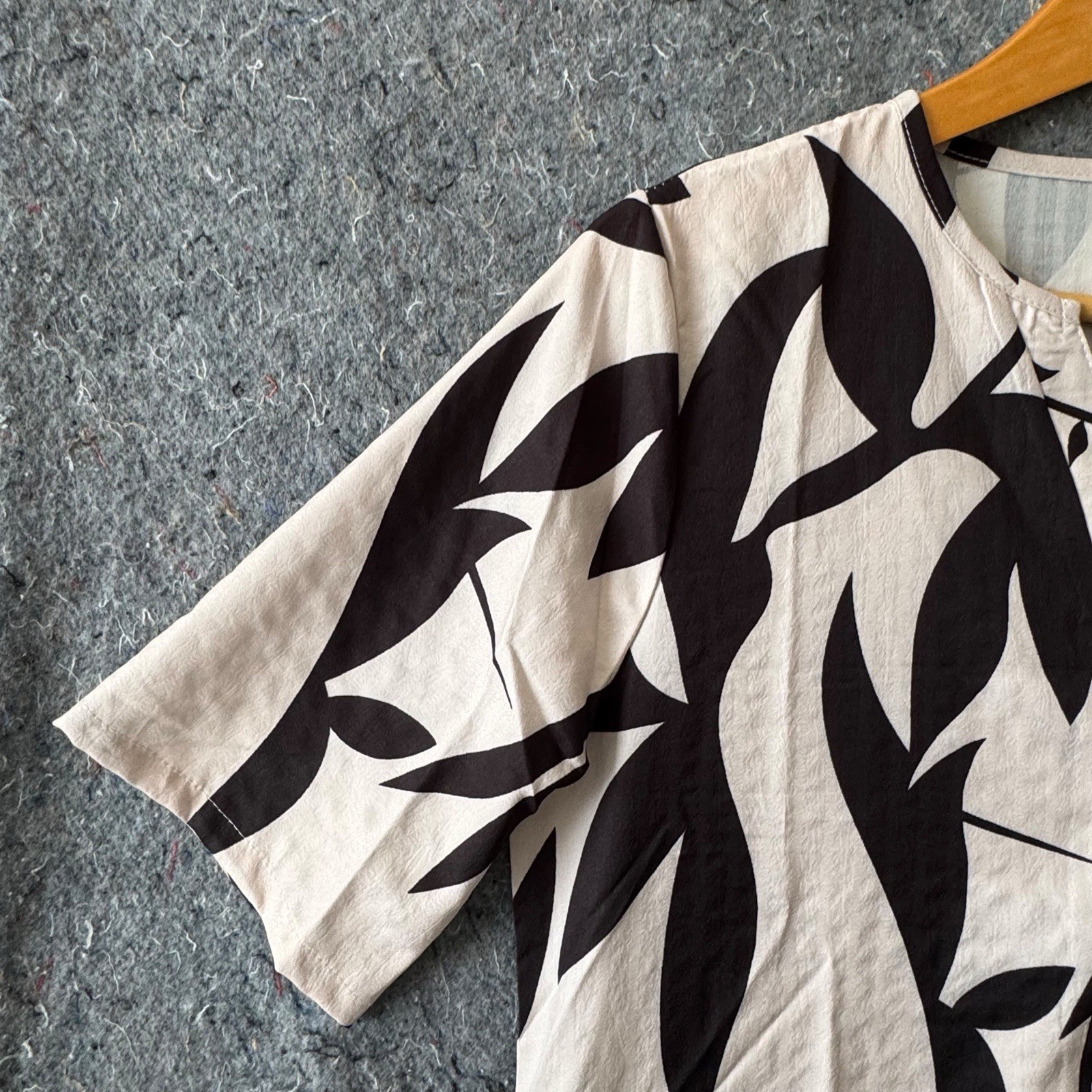 Beige Black Tropical Leaf Dress S Short Sleeve Henley Pockets Boho NWOT