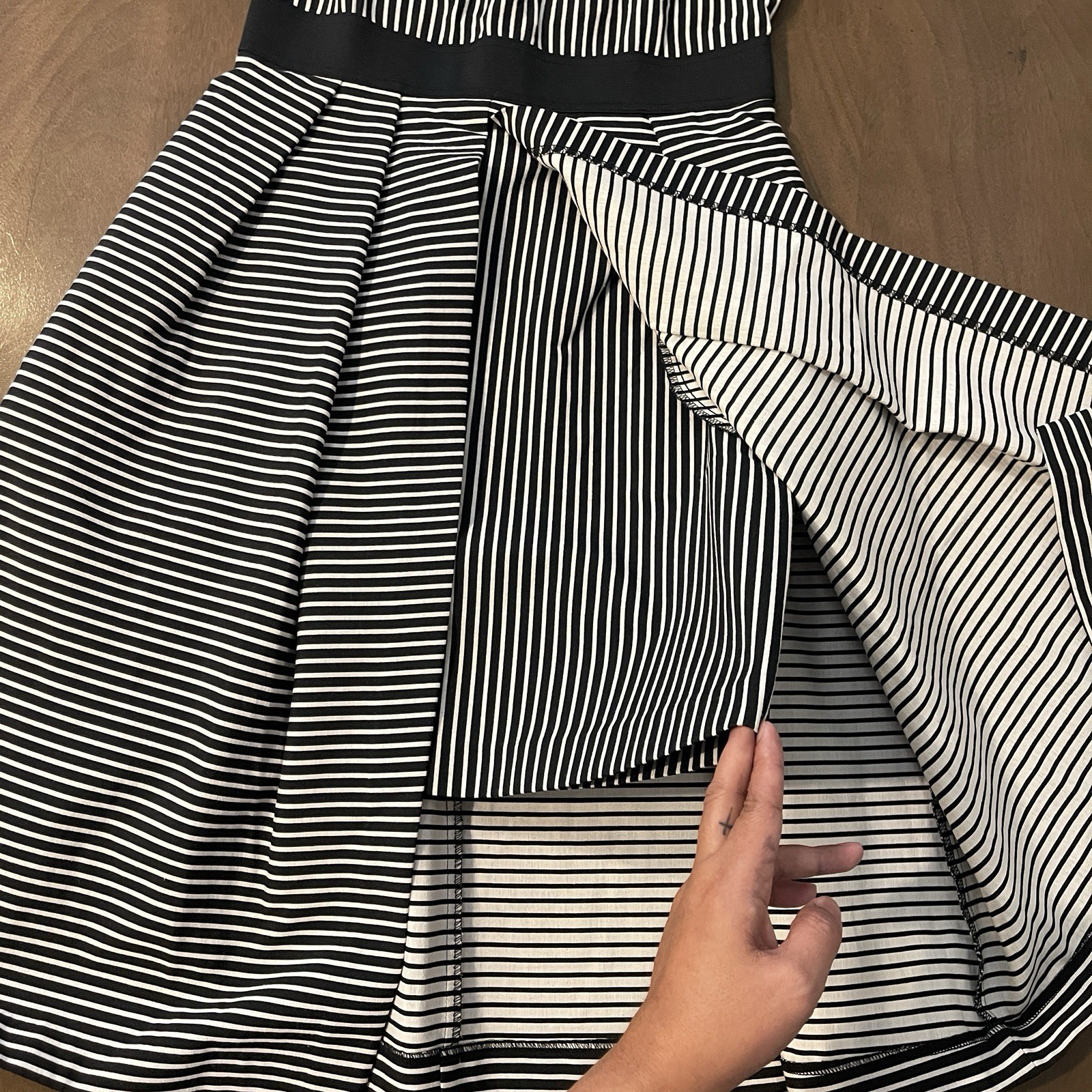 Eva Mendes For New York & Company Striped Black & White Dress – Small