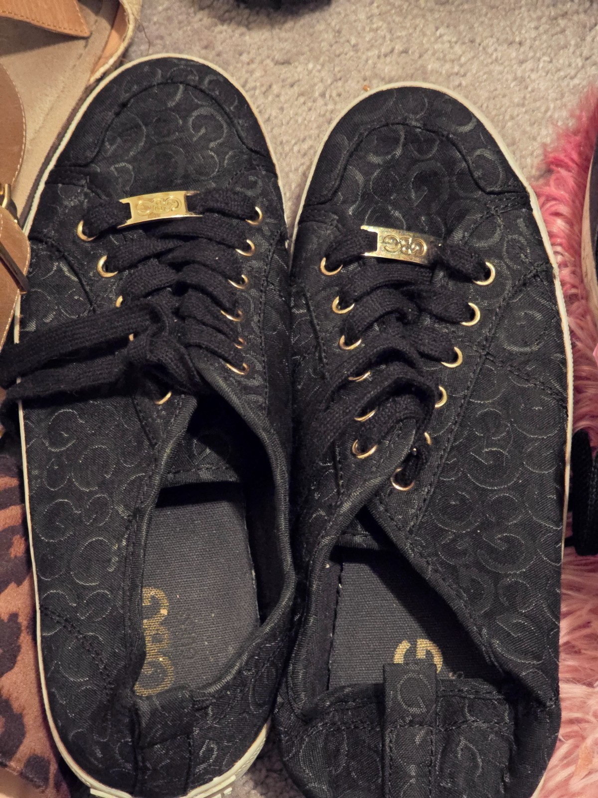 Women shoes for Sale. Good conditions size 8.5 all different colors.