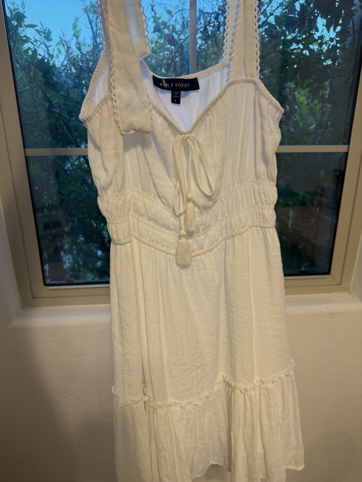 Ash & Violet White V-Neck Smocked Fit & Flare Dress Ruffle Tie Tassel Size L