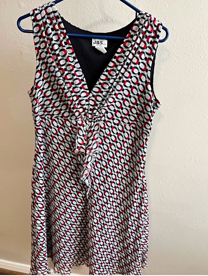 J.B.S. Ltd. Petite 14P Black White Red Geo Chiffon V-Neck Ruffle Midi Dress